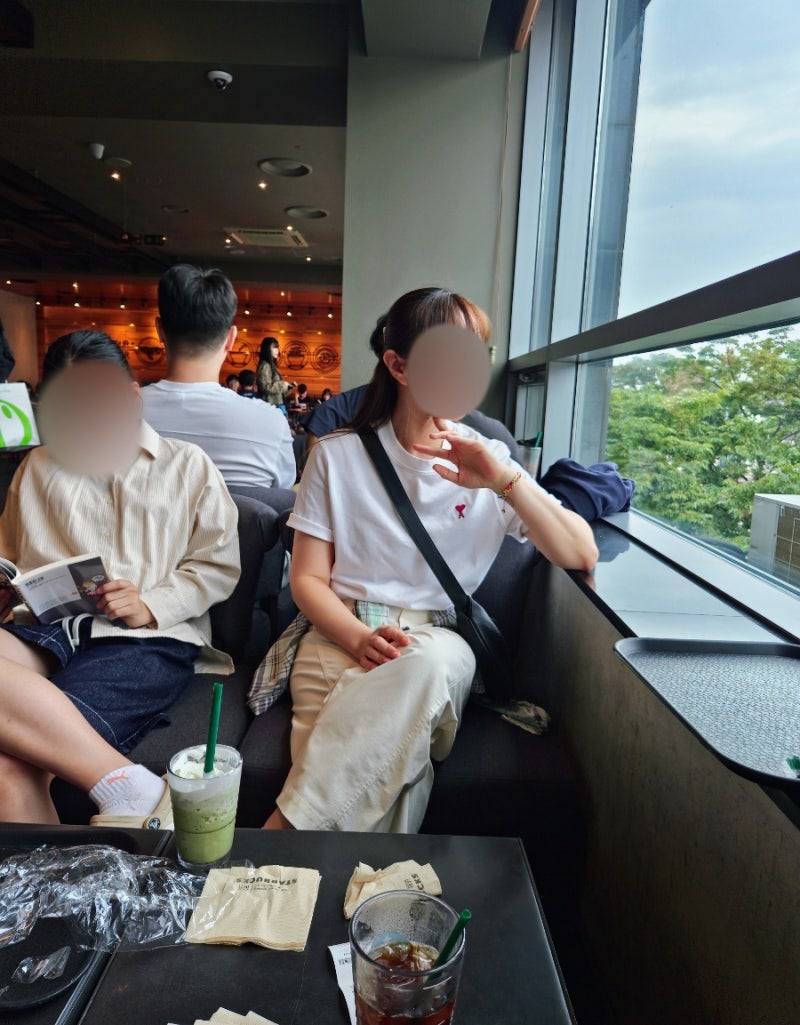 내돈내산 아미 흰 티셔츠 2년째 입는 기본티｜기본 반팔티 초가을 코디