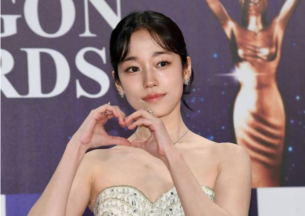 "15kg짜리 쇠갈퀴 들고 섬진강 접수?" 노윤서, 낯선 어업서 터진 '이대 미대' 손재주… 선장까....