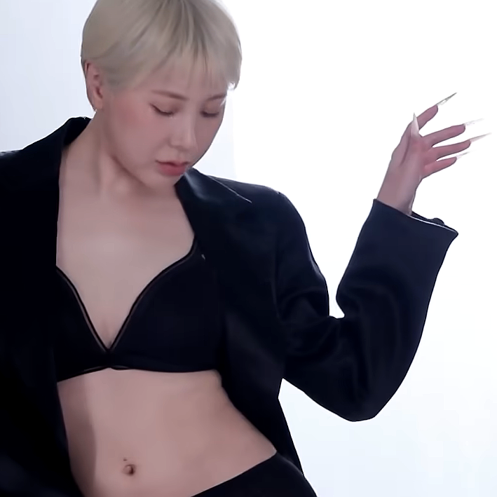 "이 옷 방송 나가도 돼?.." 서인영, 속옷 화보 공개하자 이서진도 당황한 이유