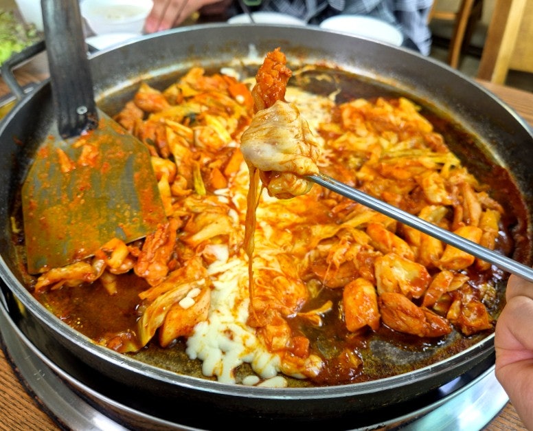 가평 자라섬 맛집 치즈닭갈비 동치미 예술이었던 남이섬 전통손두부닭갈비