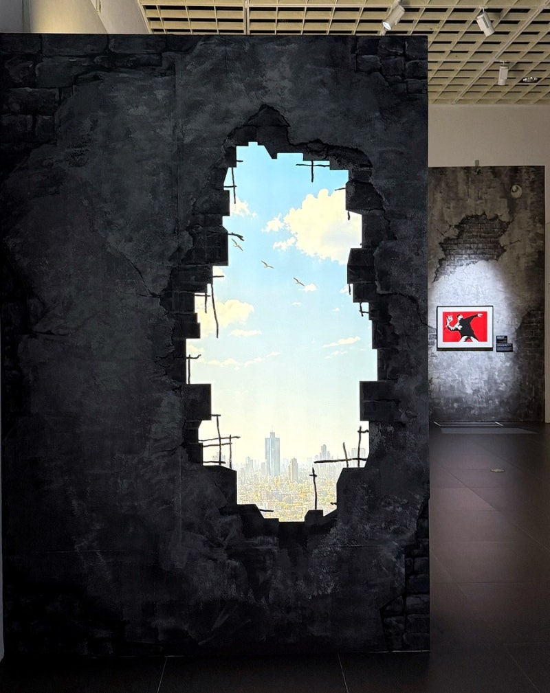 뱅크시 전시회 후기｜더 현대 서울 BANKSY: STILL HERE, 생각보다 너무 재밌었던 전시 후기