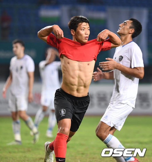 "황희찬을 막을 수 있는건 그의 햄스트링 뿐이다" 씹찬이형 데뷔전 어시스트 작렬!