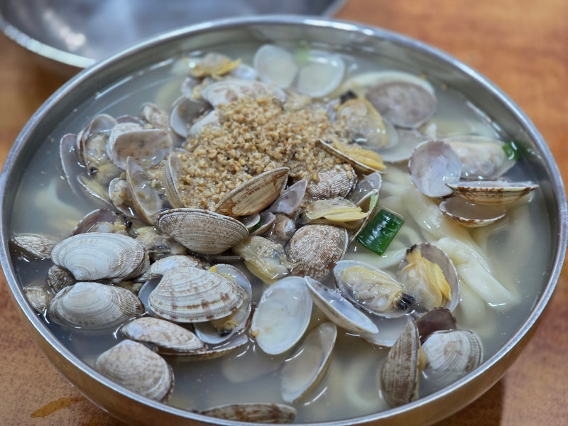 태안 서부시장 칼국수, 요즘 보기 드문 착한 가격 파전칼국수