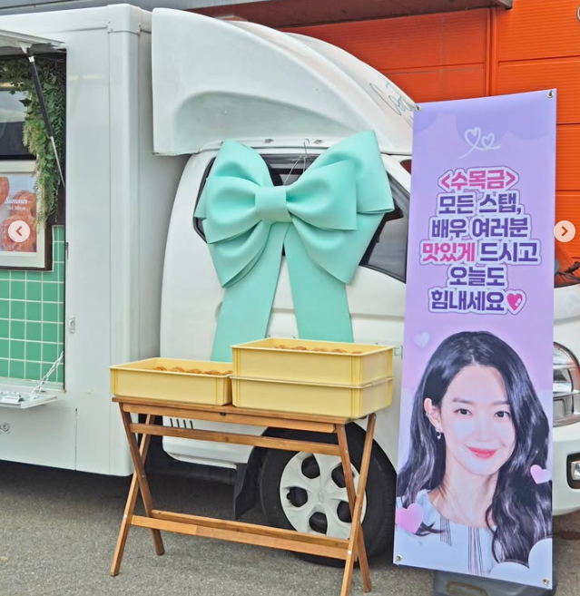 배우 "<b>신민아</b>" <b>시댁</b>에서 <b>간식차</b> 받는 러블리한 며느리!
