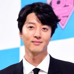 이동건 제주 카페 영업 중단 녹조 연못 방치 논란