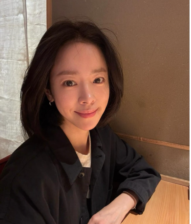 "잘 지내시죠?" 한지민, '10세 연하' 최정훈과 결별설 딛고 4개월 만에 전한 근황