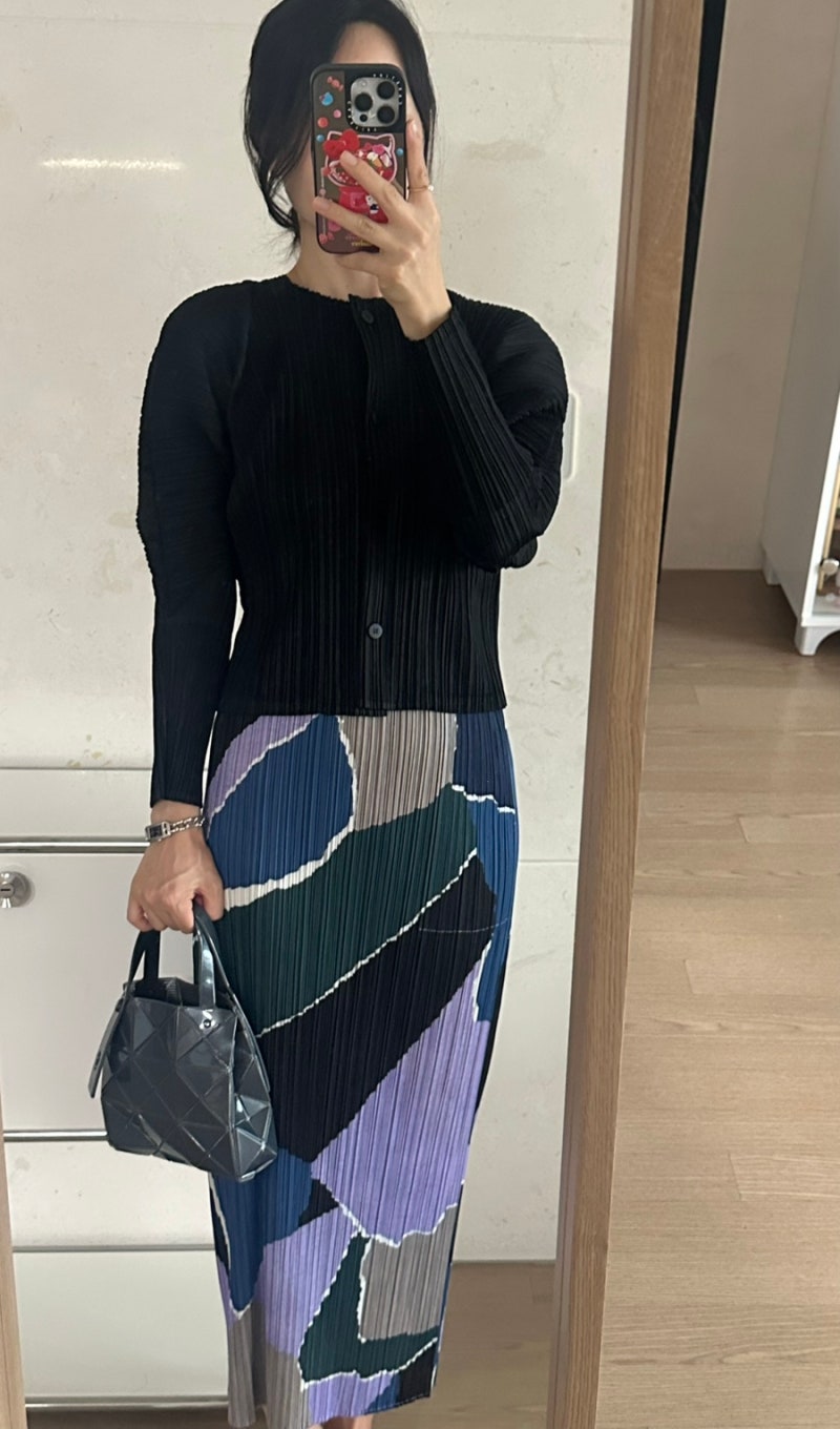 플리츠플리즈 9월.서프라이즈스커트 .세이지미스트.바오바오캐럿미니 옵시디언 블랙.공디드....