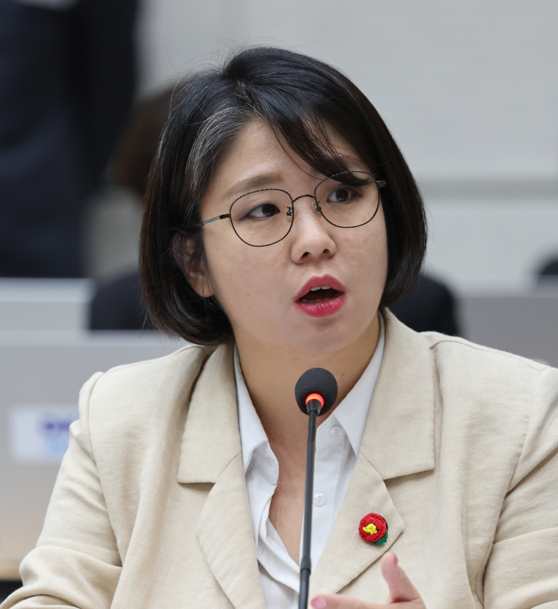 용혜인 사주: 식상다자/오미합 정미일주 여자