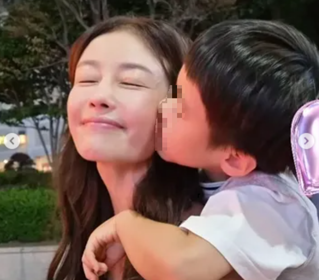 이지현이 등에 업고, 손편지까지…쥬얼리가 조민아 아들 강호를 품은 날