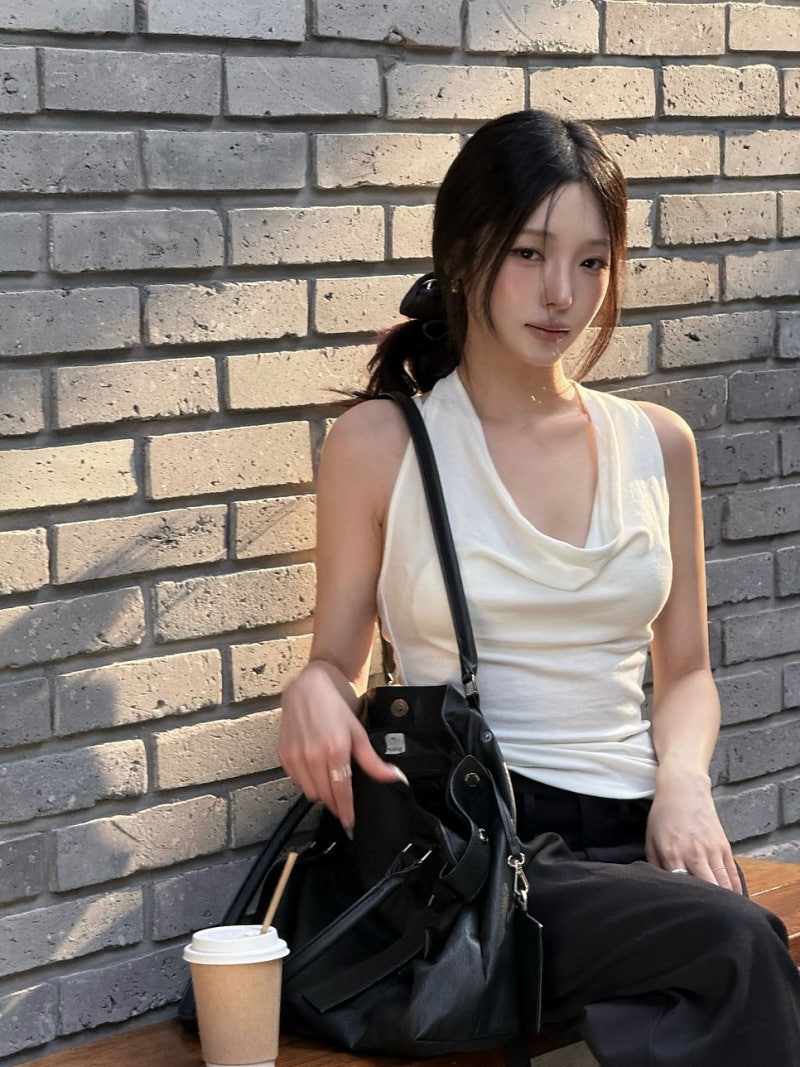 “여름에 검정 슬랙스가 더 시원해 보인다고?”…전 프로미스나인 멤버 노지선 데일리룩 보....