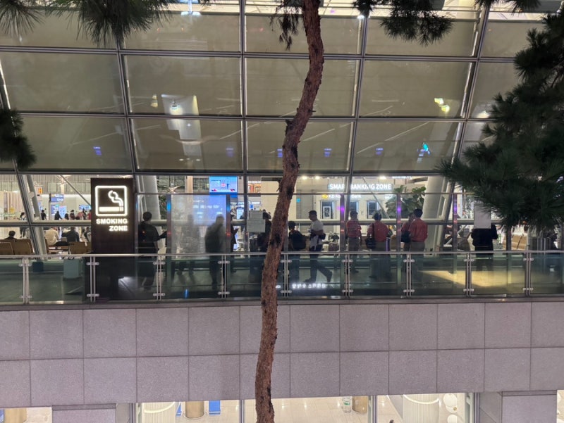 인천공항 1터미널 체크인 전 흡연실 위치 안내