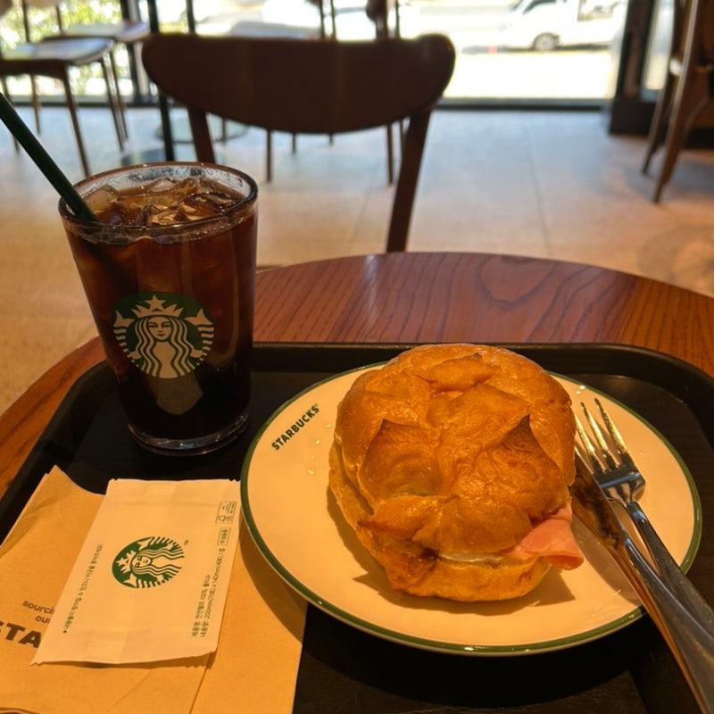 스타벅스 무화과 잠봉 루꼴라 샌드위치 칼로리, 가격, 맛 포함한 솔직후기