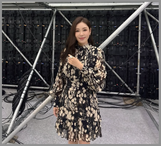 송가인 다이어트 근황, EMS 운동으로 확 달라진 턱선 (+나이·프로필)
