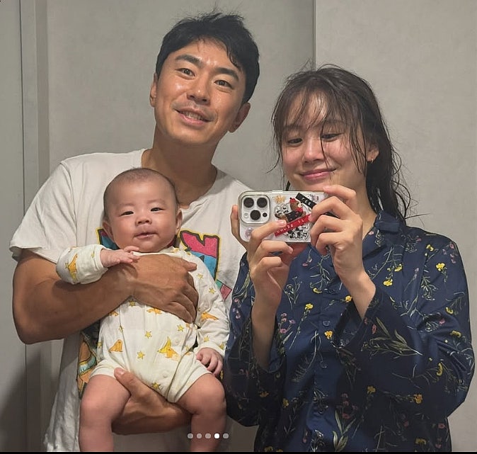 이시언, "연하 와이프 서지승 아들과 거울 셀카" 세 가족 폭풍 성장 근황