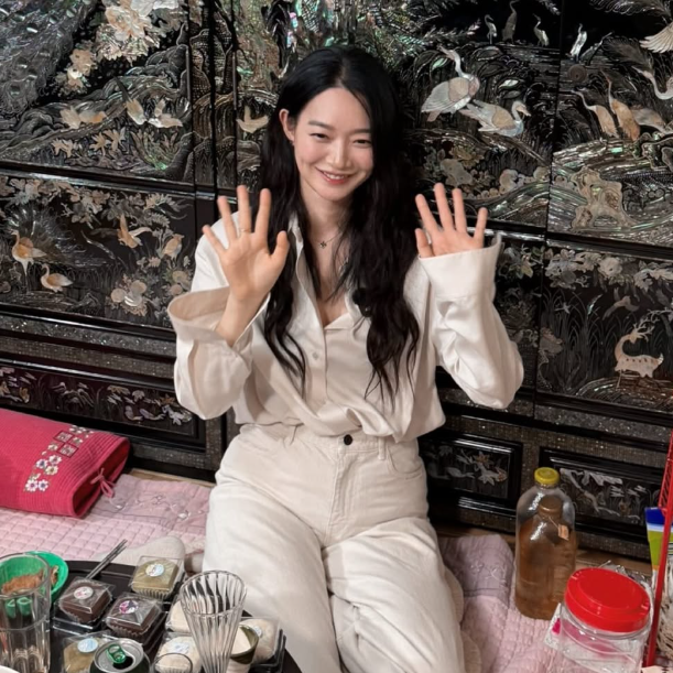"민아야 많이 사랑해" 김우빈 시댁이 보낸 커피차, 신민아 팬들도 울컥