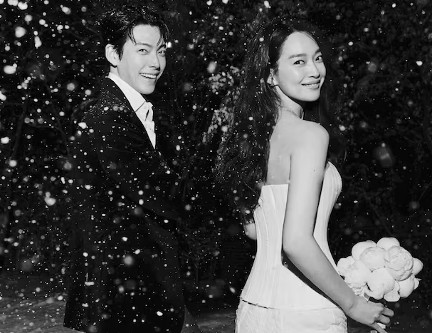 “시댁이 촬영장까지 챙겼다” 신민아, 김우빈 가족이 보낸 커피차 문구 보니