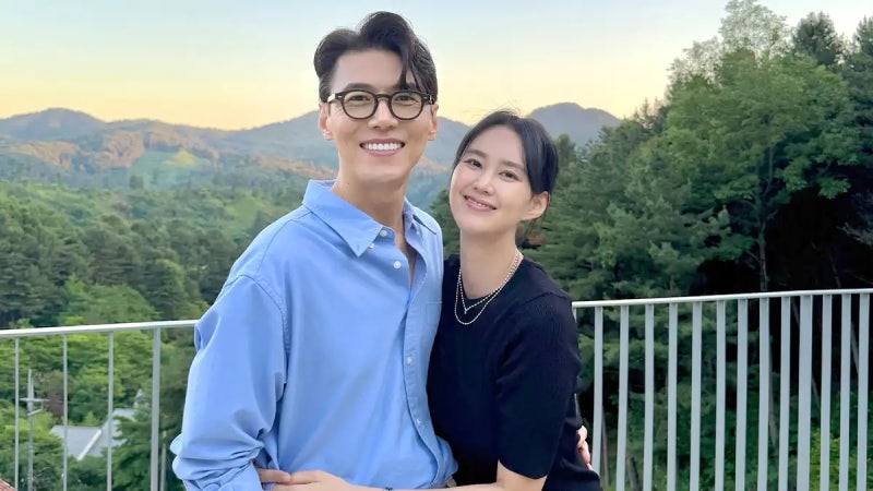 "연예인은 다르긴 다르네" 배우 지소연이 남편에게 선물한 3억 원대 드림카의 정체