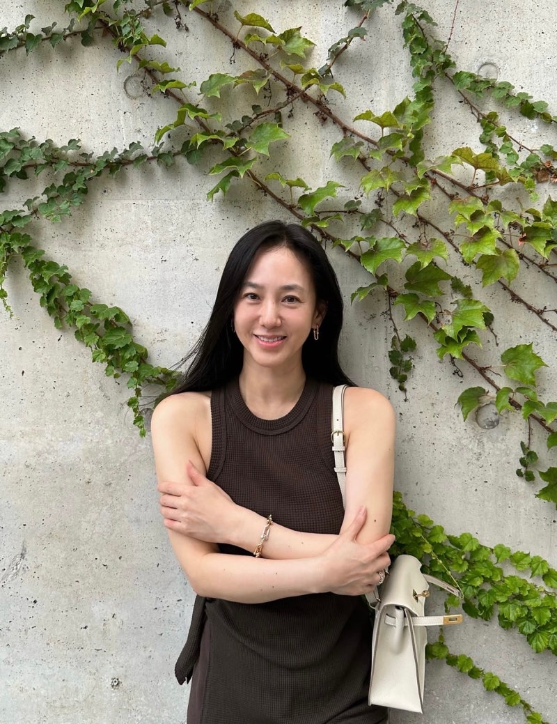 말도 안되는 54세 박주미 근황, 지금 데뷔해도 ‘비주얼’로 난리 날 듯… 우아함이 넘사벽