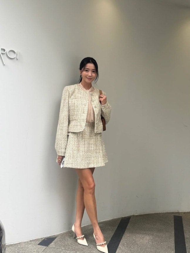 오윤아, 재혼 소식 뒤 올린 4장 사진…트위드 셋업보다 더 눈길 간 한마디
