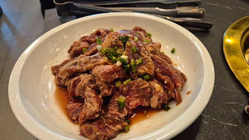 부산해운대애견동반식당 제줏집 마농갈비 제주 마늘 양념 소갈비의 감동적인 맛