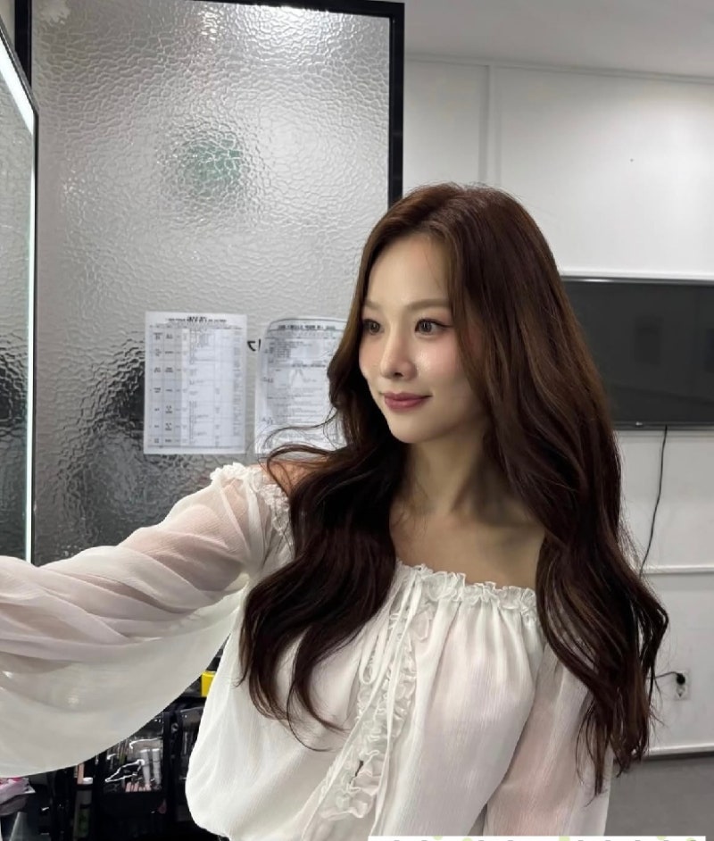 솔지, 트로트 가수 파격 변신! 앞으로 행보에 팬들 기대 중