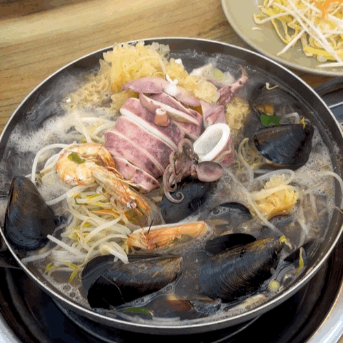 [청주] 송절동 칼국수 맛집 | 국물 맛이 미쳐버린 산더미 쭈낙해물칼국수 후기