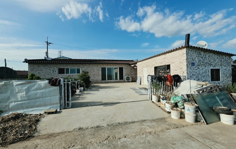 [익산 시골집 매매] 시내 접근성 최상! 답답함 없는 탁 트인 논 뷰와 방마다 전용 화장실을 갖....