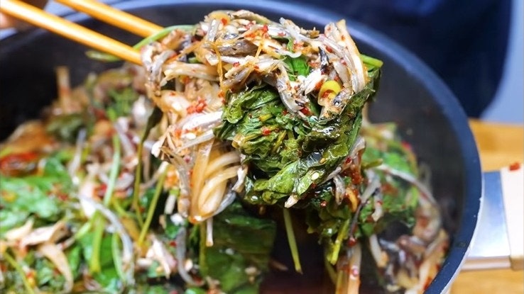 깻잎순이 보이면 무조건 사 와서 만들어야 하는 깻잎순 멸치조림 - 김대석 셰프