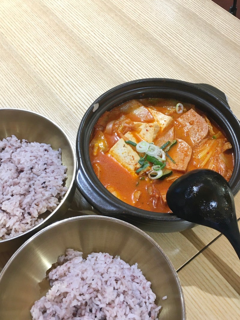 홍대 맛집 | 홍대 김치찌개 맛집 : 밥장인 홍대점