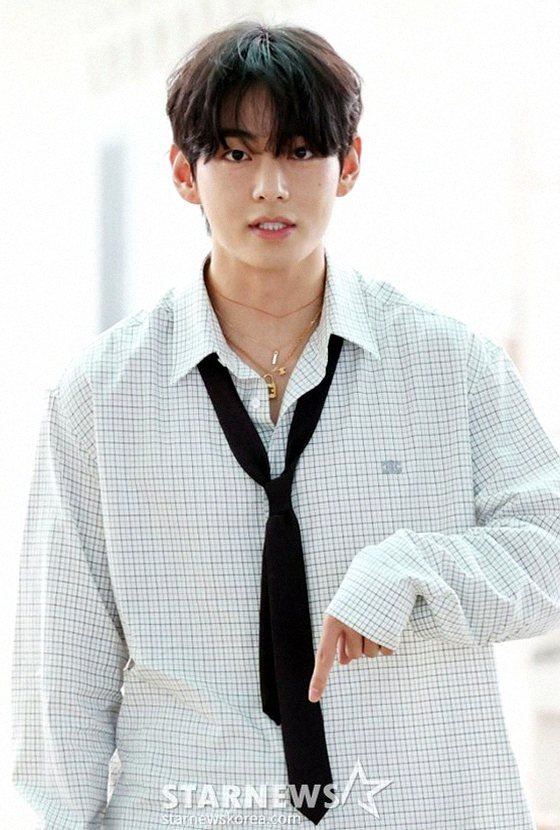 방탄소년단 뷔, 추석 스타 1위? 英 데이즈드 커버 속 숨겨진 진짜 가치
