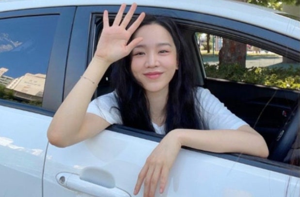 톱배우가 아직도 첫 차를 탄다고요? 프로필과 신혜선이 프라이드를 못 바꾸는 이유가 뭘까요....