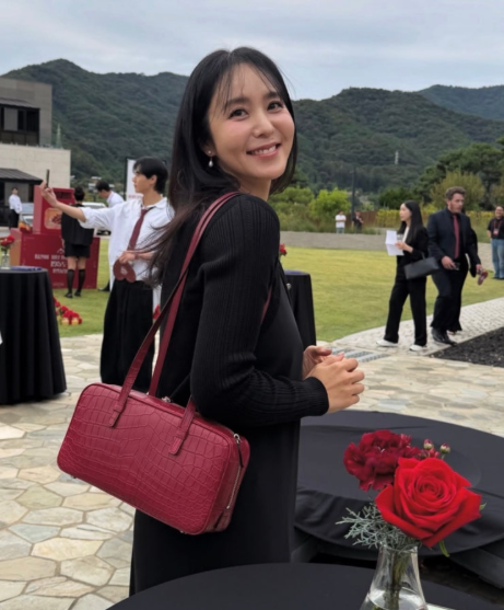 100만원이 넘는 국산 연예인가방? 박지윤 숄더백 정체