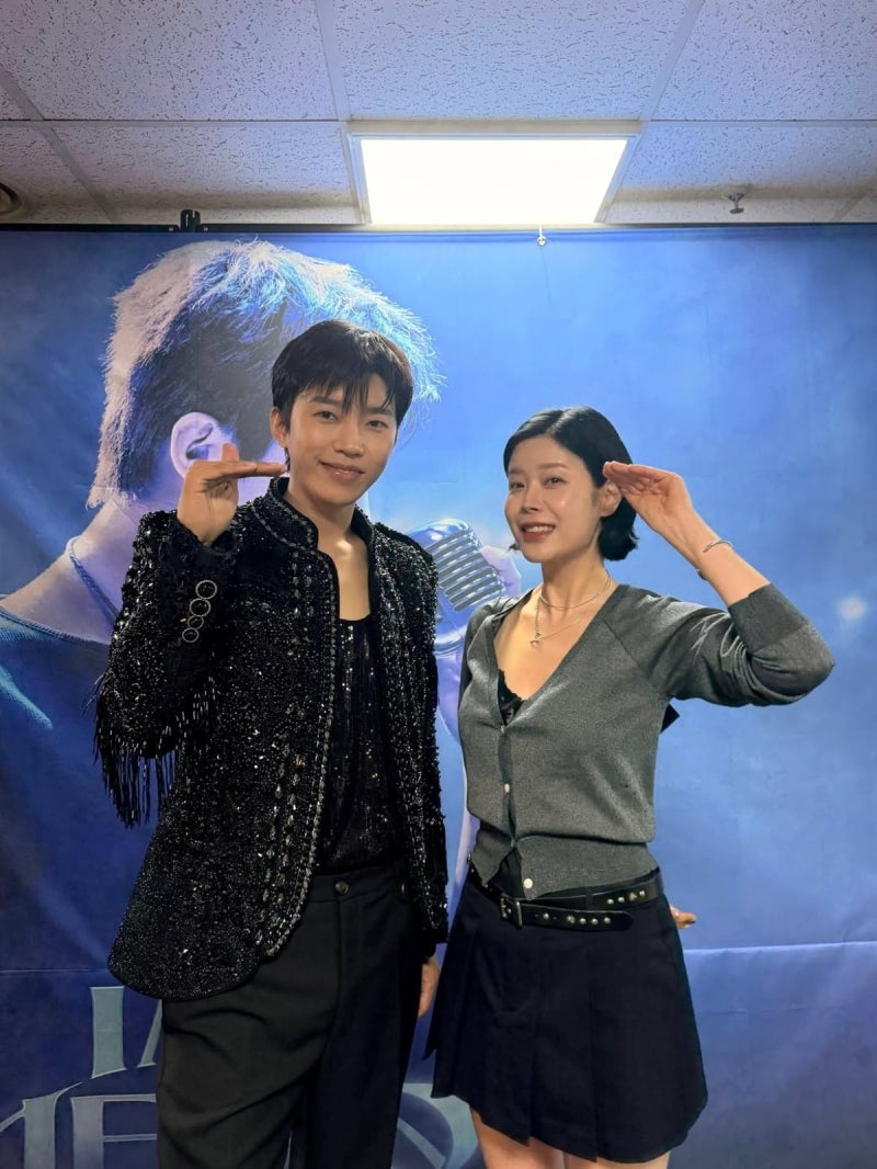 린, 임영웅 입덕 및 건행 포즈, 콘서트장에서 똑 닮은 시그니처 인사
