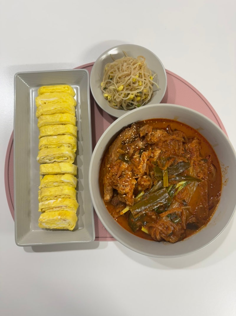 돼지고기 앞다리살 김치찜 맛있게 만드는 법 푹 끓여 입에서 녹는 집밥