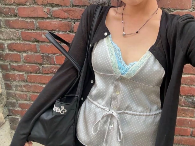 여자의 악마 하고싶은 나의 여정..레이어드 레이스 나시로 란제리룩 코디! 브이넥 티셔츠와 ....