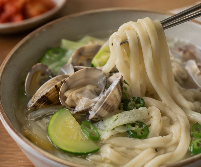 바지락칼국수 끓이는 법｜시원한 국물이 끝내주는 바지락 해감부터 황금레시피까지
