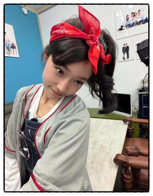 노윤서 붉은 반다나 하나로 분위기 확 달라졌다'언니네 산지직송3' 비하인드 공개