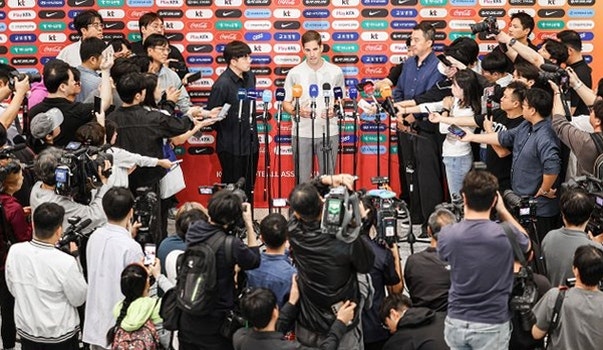 손흥민과 이강인의 엇갈린 역할, 모레노 감독이 풀어야 할 첫 숙제
