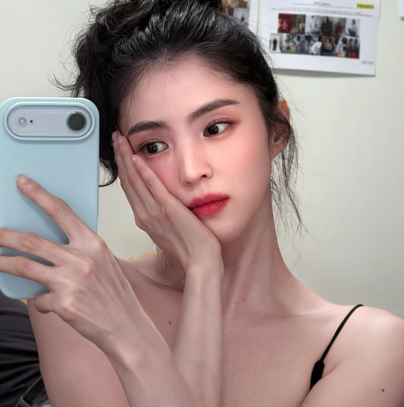 한소희 프로필 본명 나이 키 MBTI 출연작 영화 인턴 개봉 또 한 번 파격 변신?