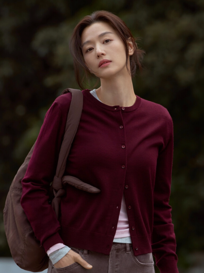 티셔츠 매출 68% 늘어? 45세 전지현 탑텐 앰버서더 가을 화보 플란넬셔츠 커브드 데님 가디건