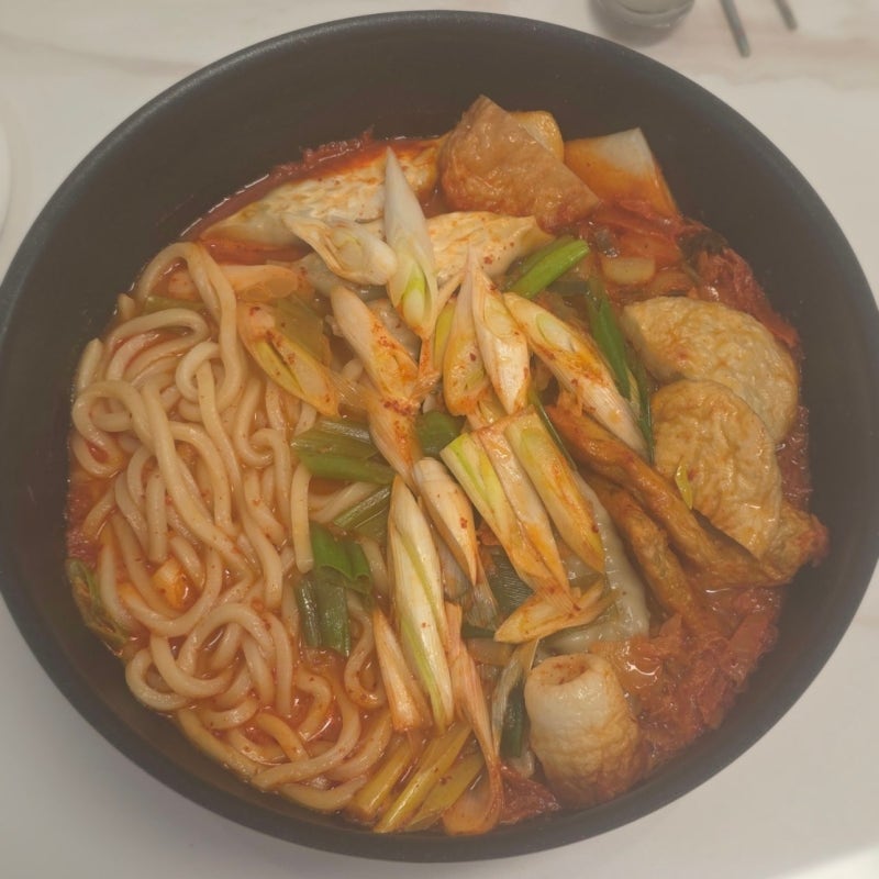 마켓컬리 단골상품 고래사어묵으로 만든 김치우동전골 | 내돈내산 후기!