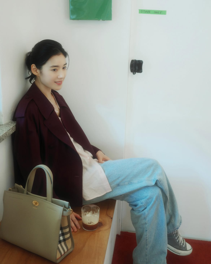 “172cm는 반칙인데 옷까지 이렇게 입네” 정은채, 40대가 따라 입으면 제일 고급스러운 사복