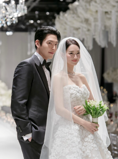 “김우빈 아니면 누구?” 신민아 촬영장에 도착한 커피차, ‘민아야 우리가 많이 사랑해’