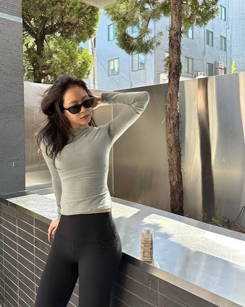레깅스 핏 1티어 손나은, 최근 공식석상 나타났는데… 다들 난해하다고 입 모은 이유
