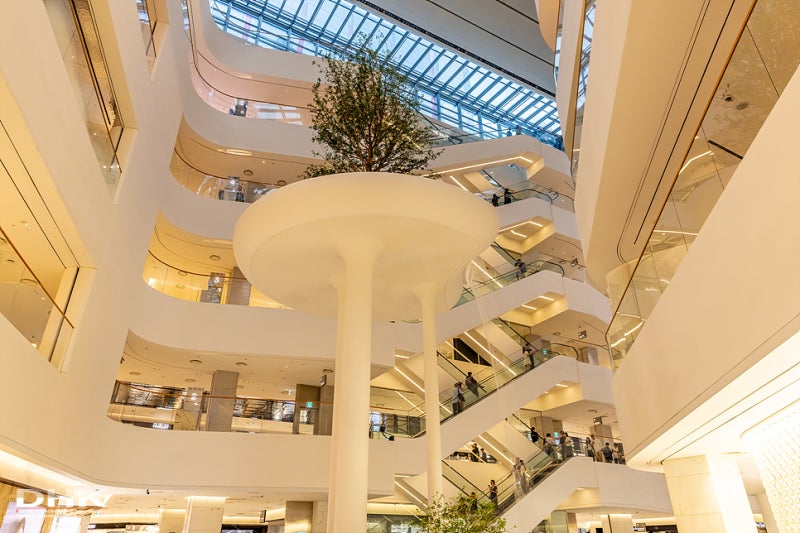 The Hyundai Seoul: A Must-Visit Pop-up Mecca for Weekend Indoor Dates, Featuring the Han Jeong Seon Pop-up and Luxury Department Store