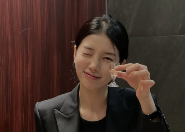 수지, 정은채 김준한과 소맥 회동 안나 배우들과 4년째 우정