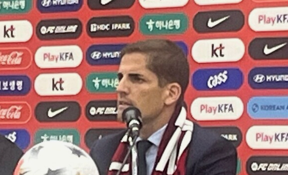 입국 하루 만에 나온 <b>모레노</b> 감독의 첫 30인 <b>명단</b>, 처음 뽑힌 이름 3....