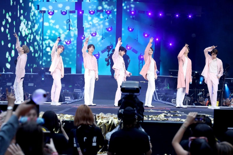 BTSはこれまでいくら稼いだのか？収入、資産、そして2026年アリランワールドツアーまで徹底解説