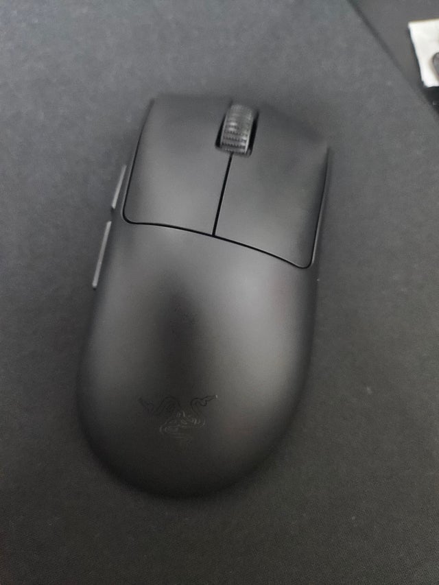 레이저 데스에더 V4 PRO 무선 게이밍마우스 FPS 게임용 추천