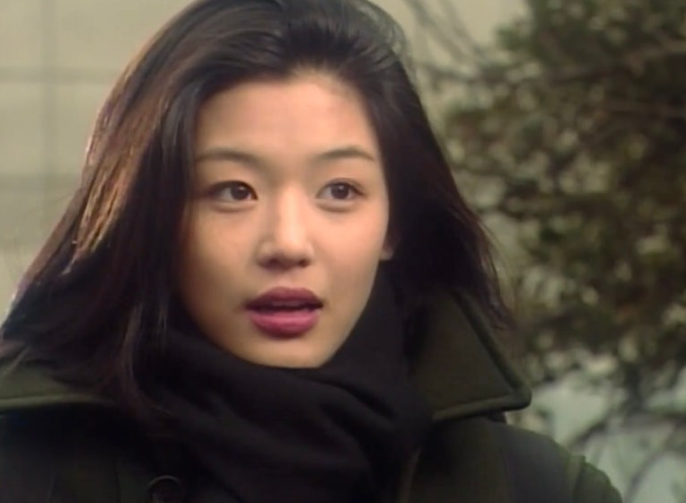 전지현과 송혜교가 동갑이라고? 2000년대 평정한 두 여배우의 실제 나이